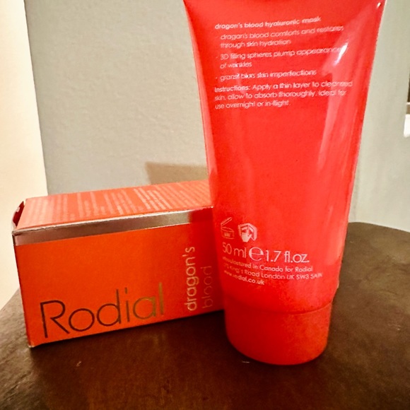 🎁New Radial Dragon’s Blood Hyaluronic Mask Neiman Marcus🎁 - Picture 2 of 2